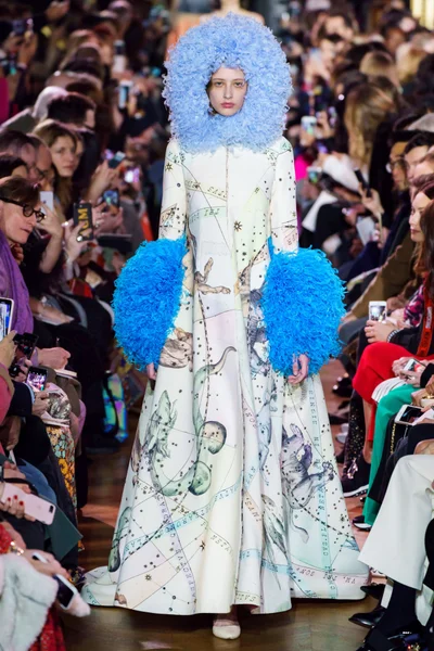 Look 10